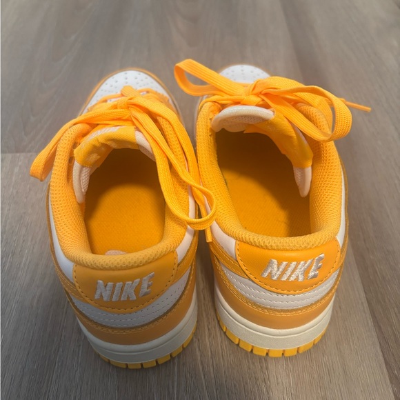Nike Wmns Dunk Low 'Laser Orange' - Picture 4 of 6